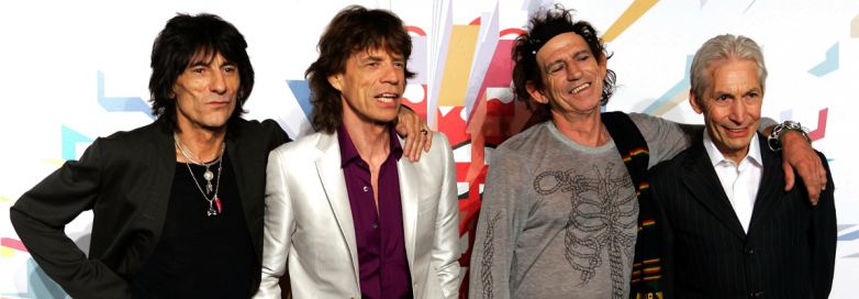Rolling Stones, durante il tour l&#039;iconico logo cambia colore: diventa nero in onore di Charlie Watts